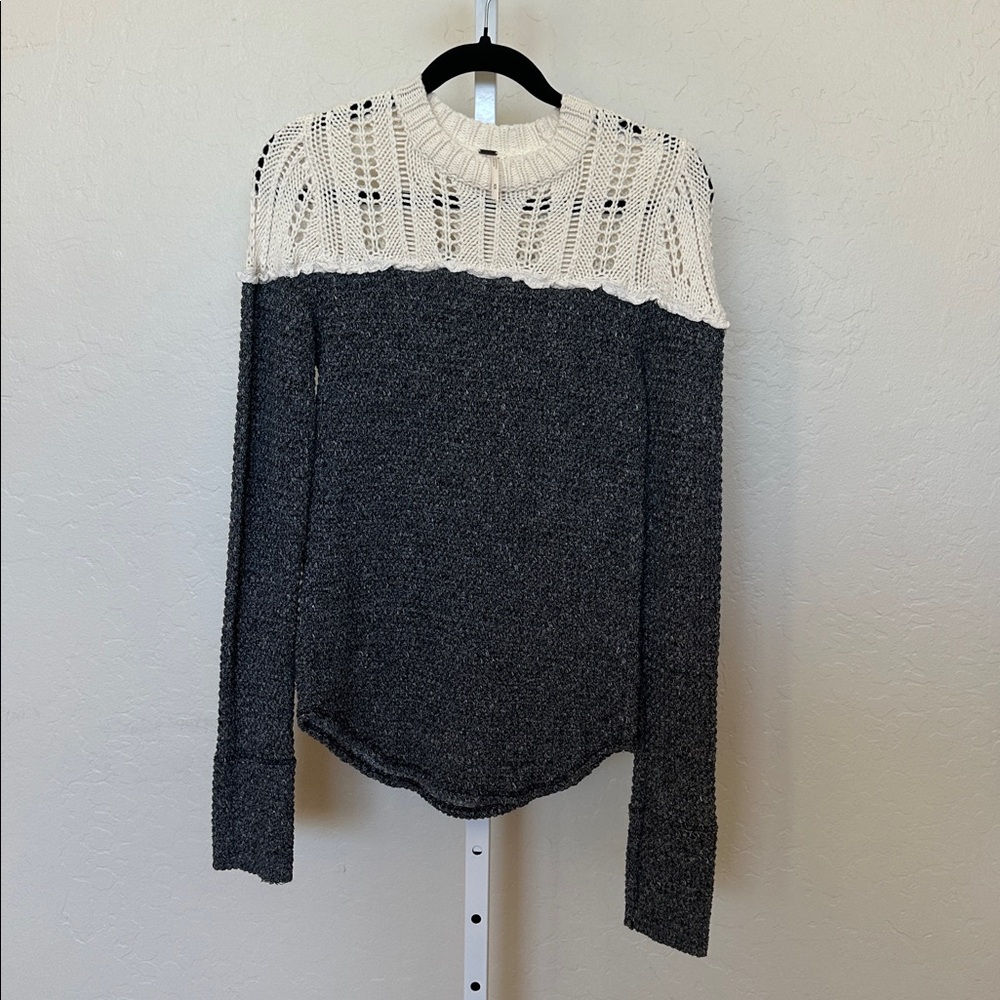 Free People med Gray and Cream Knit Sweater
